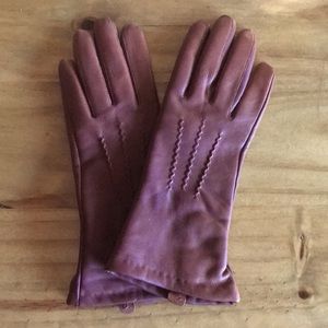 FLASH SALE NWOT lambskin and cashmere gloves Overland
